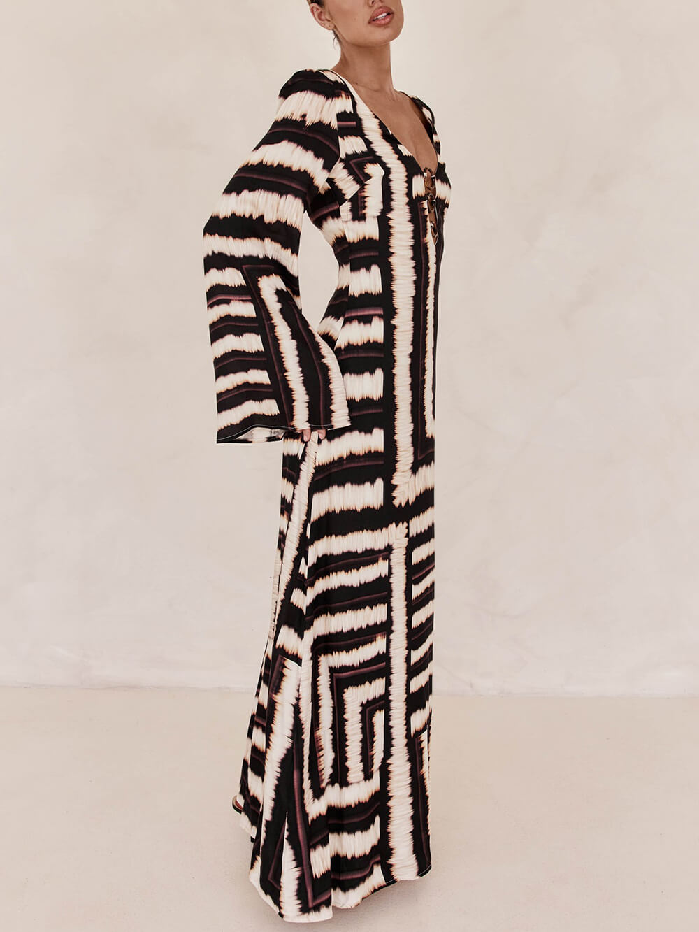 Maxi-jurk met V-hals en Ringdetail