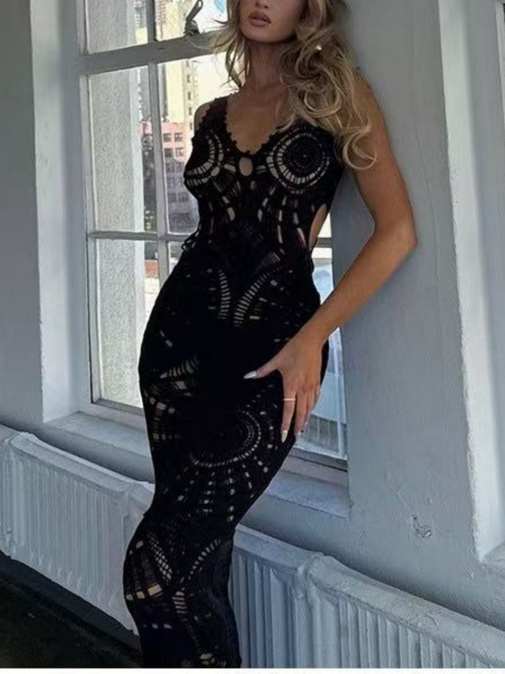 Sexy Midi-jurk met V-hals en Opengewerkt Detail