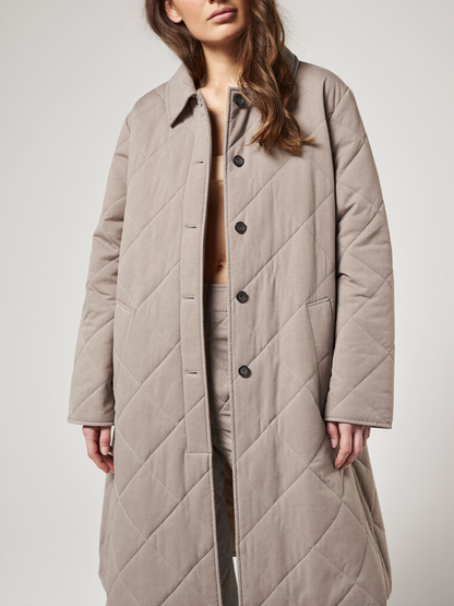 Ayla overgangsjas taupe op model