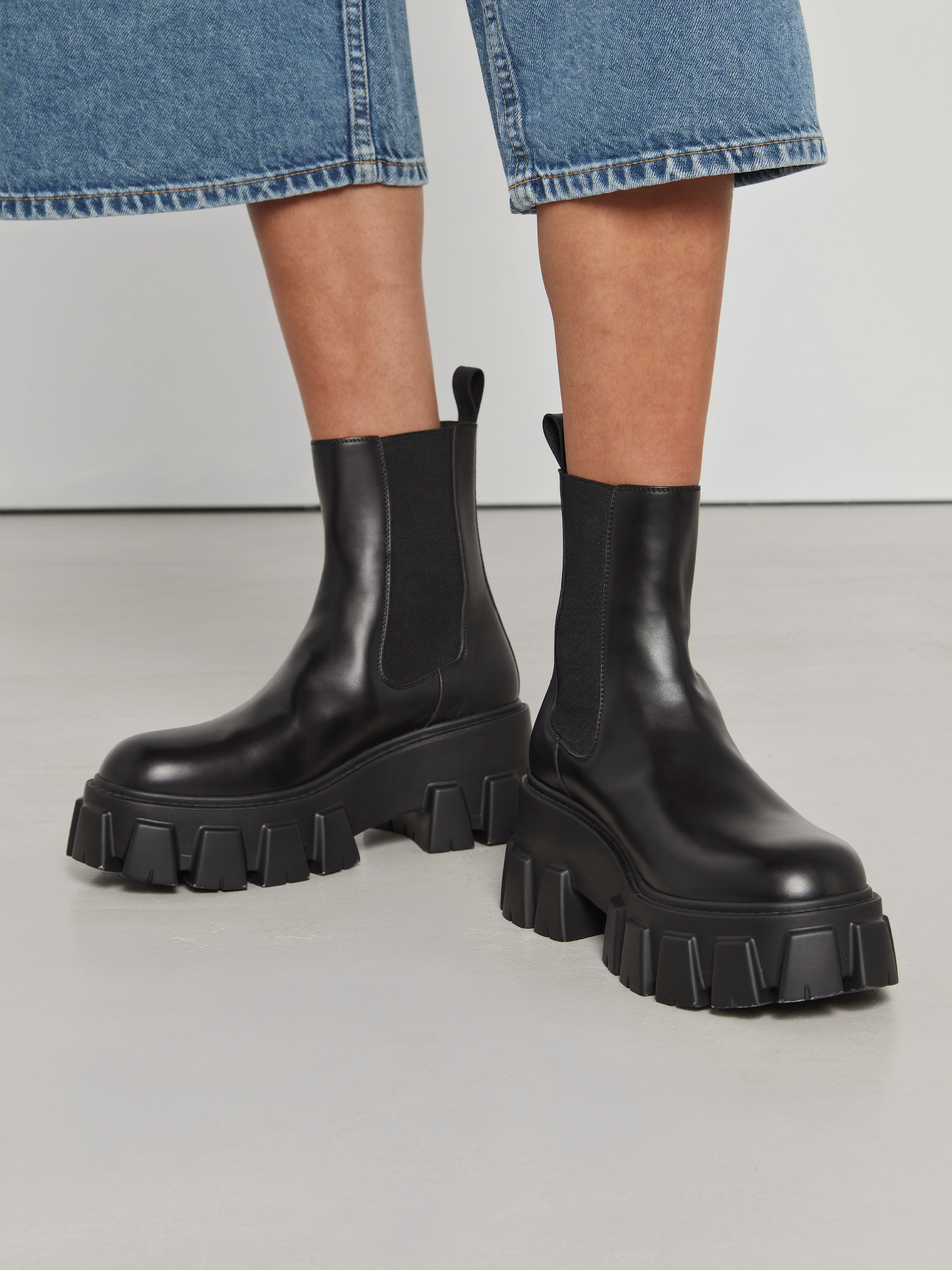 Fleur chelsea boots plateau