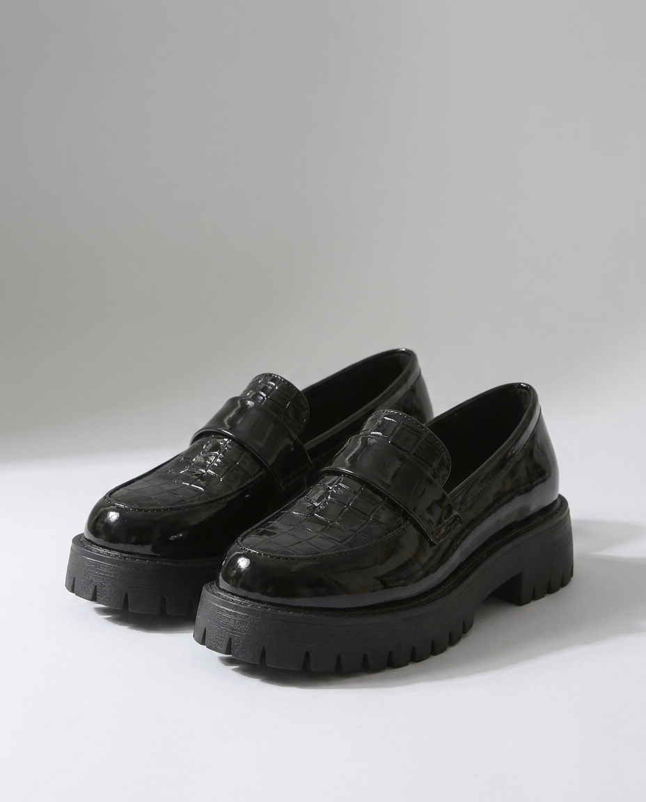 croc loafers hero