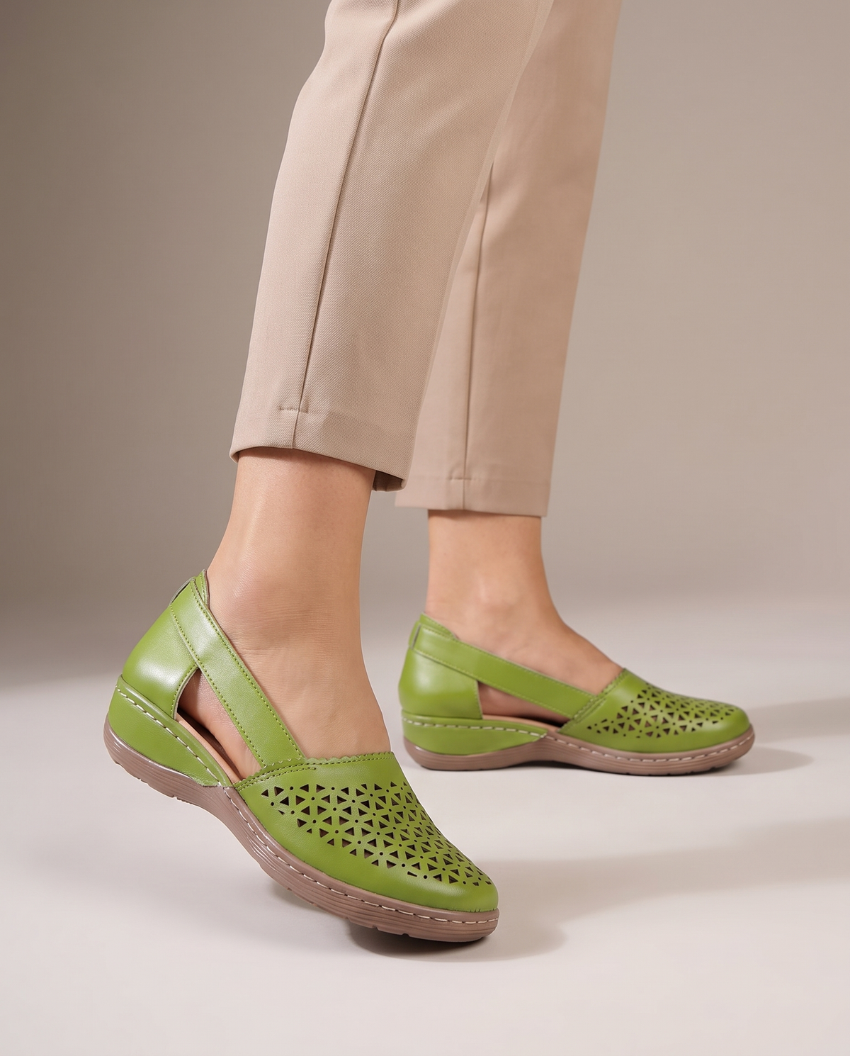 Comfortschoenen dames brede pasvorm groen – instappers met steunzool | Romaccio